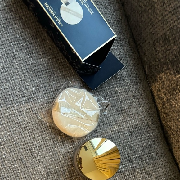 Brand new Laura Mercier  Translucent Setting Powder (Limited Edition) ! - Picture 5 of 7